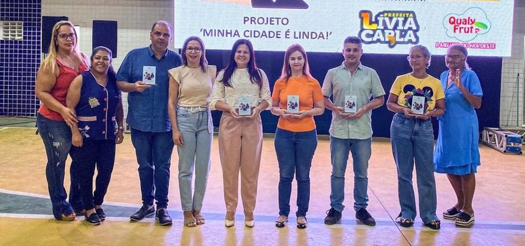 Prefeita Livia Carla participa da apresentação de projeto escolar na Barra de Santo Antônio