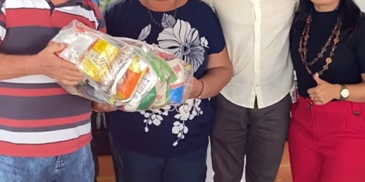 Messias: prefeito Marcos Silva participa da entrega de cestas básicas pelo programa “Quem tem fome, tem pressa”