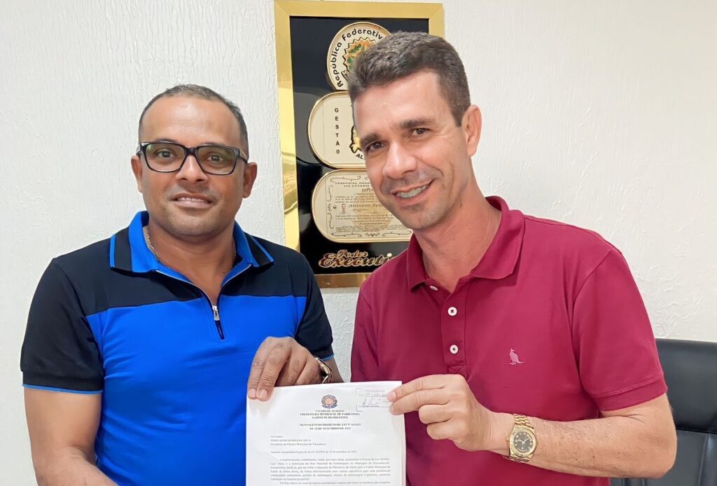 Presidente da Câmara de Vereadores de Pariconha recebe PL do piso da Enfermagem