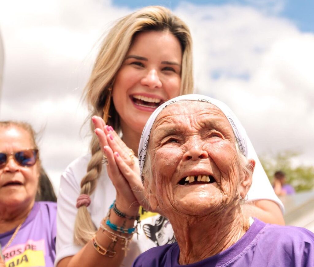 Prefeita de Atalaia participa de romaria para Juazeiro do Norte