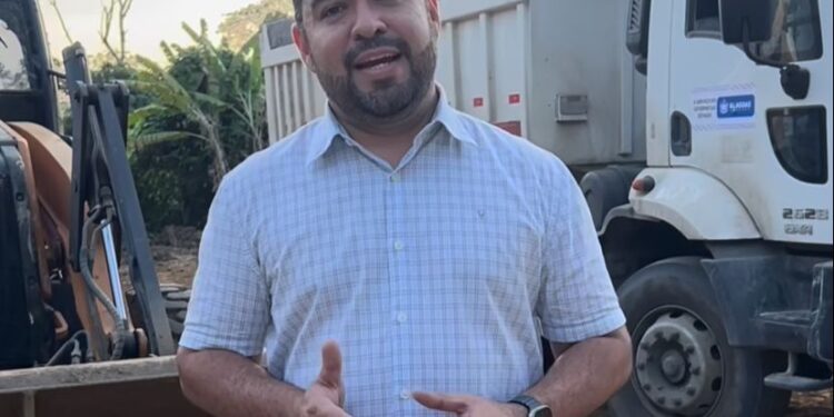 Prefeito de Viçosa visita canteiro de obras da pavimentação do acesso a Cachoeira do Anel