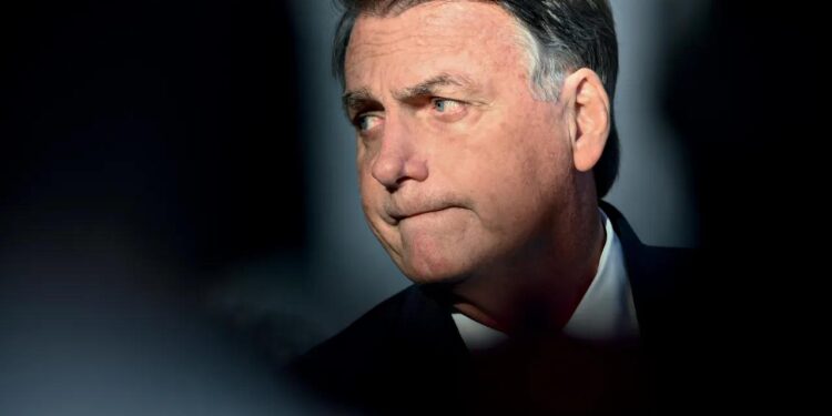 Relatora da CPMI enquadra Bolsonaro e militares por golpe de Estado