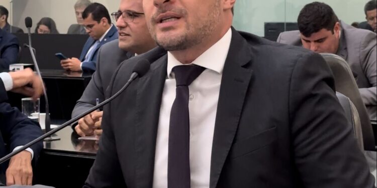 Lei reduz carga horária de servidores públicos que tenham familiares com deficiência física, mental ou autismo em Alagoas