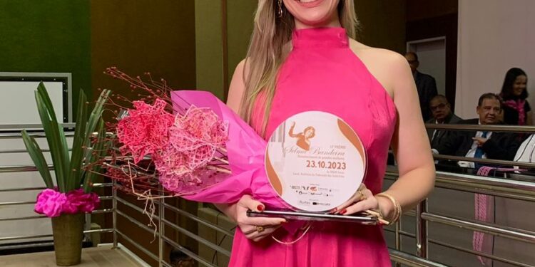 Vereadora Olívia Tenório recebe prêmio Selma Bandeira e celebra o poder feminino