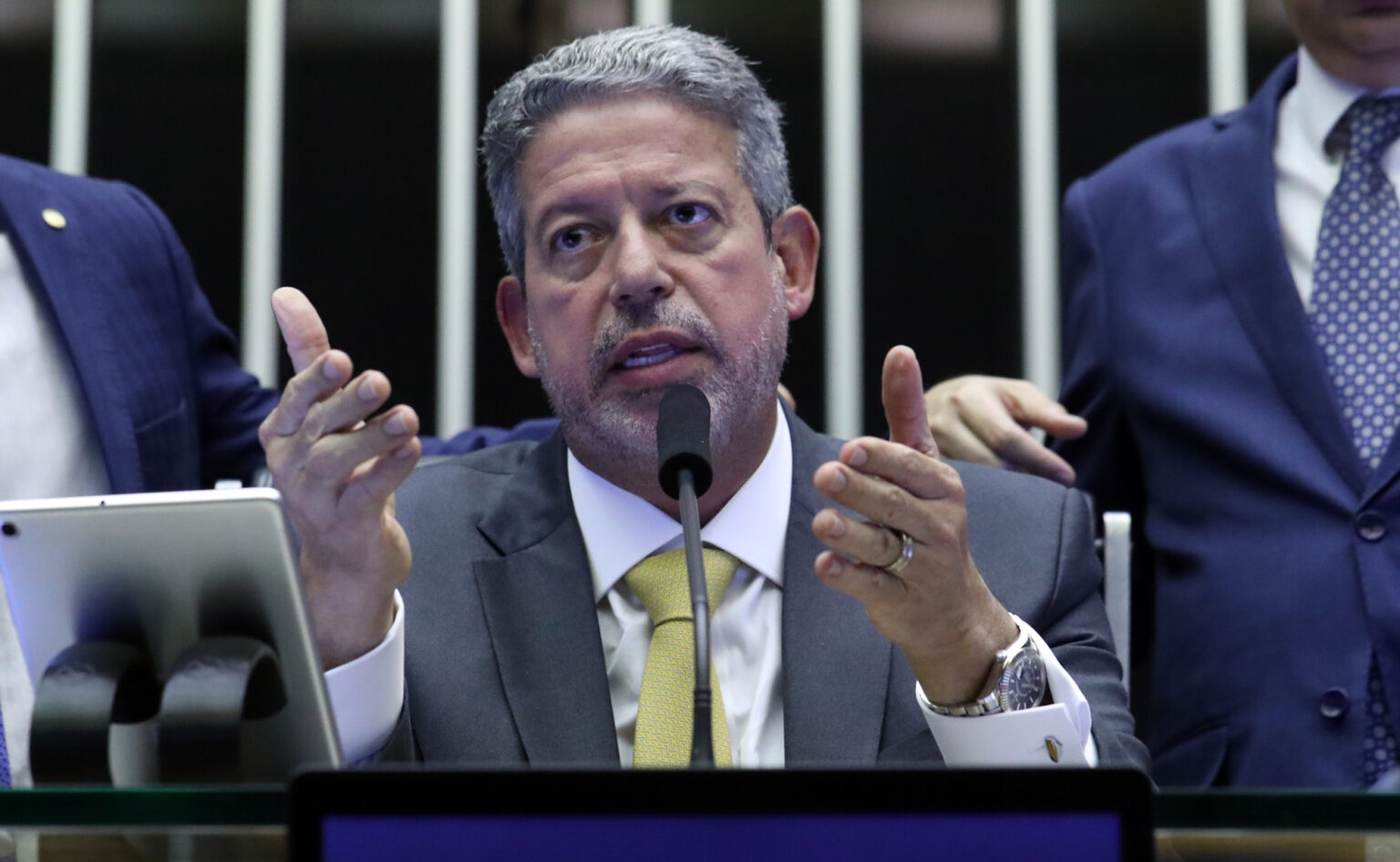 Lira condena ataques a Israel e defende o caminho do entendimento político