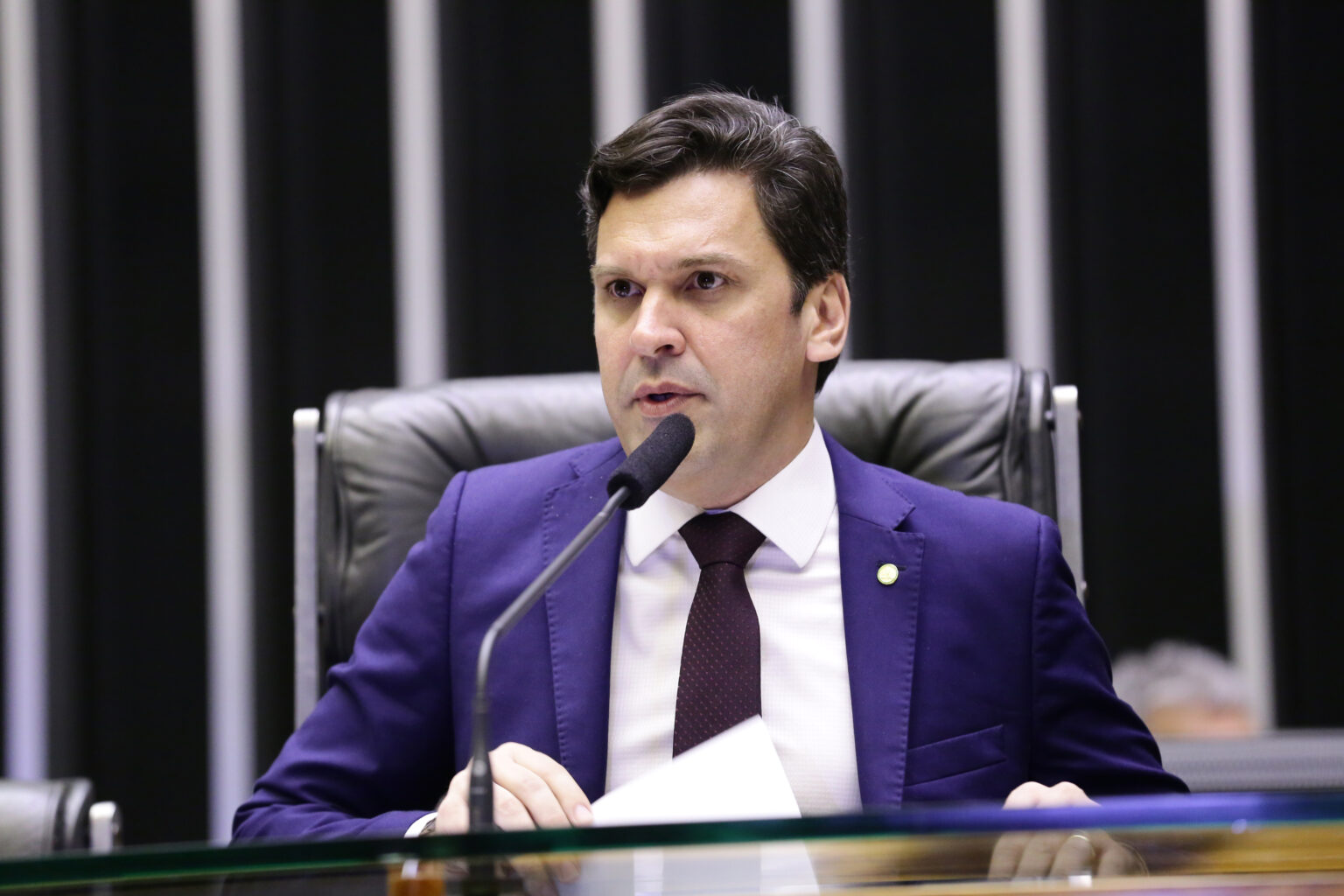 Com seu estilo discreto de ser, Isnaldo Bulhões se fortalece para presidir a Câmara dos Deputados