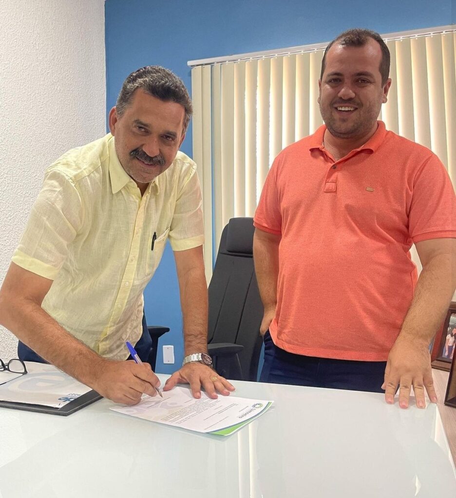 Prefeito Marlan Ferreira retorna às funções da gestão em Limoeiro de Anadia