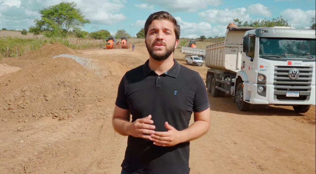 Prefeito Lucas Santos visita obras de pavimentação em Traipu