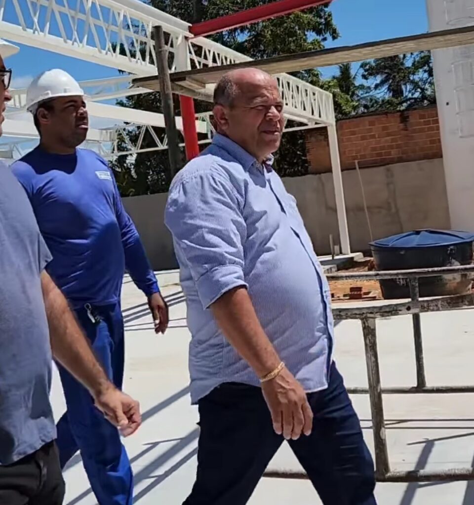 Prefeito Jadson Lessa visita obra de creche em povoado de São Miguel dos Milagres