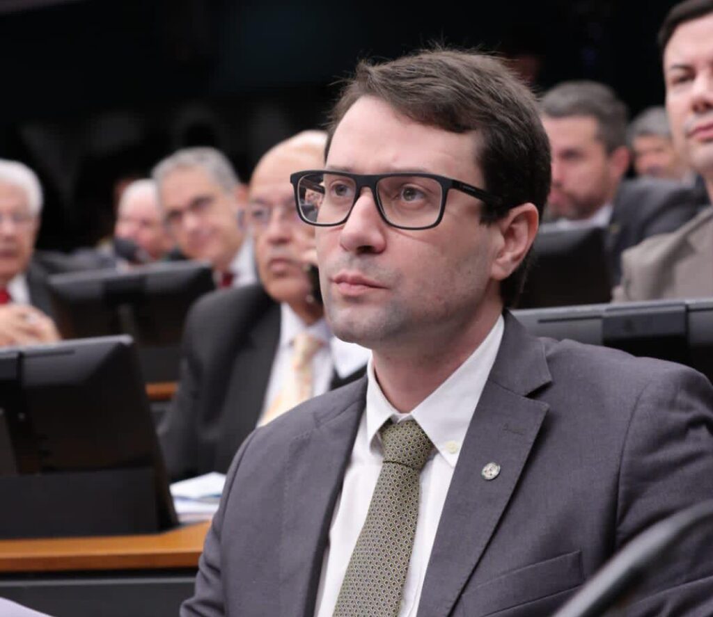 Deputado Daniel Barbosa volta a criticar a desigualdade de gênero e a violência contra as mulheres