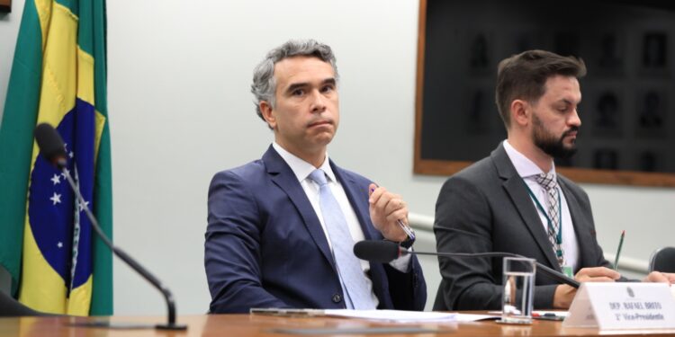 Projeto eleitoral de Rafael Brito prevê visitas constantes a escolas e estudantes da rede estadual