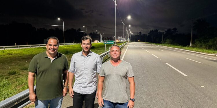 Prefeito Cacau inaugura primeira etapa da nova iluminação da AL-101 Sul