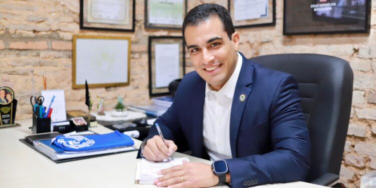 Galba Netto anuncia antecipação do 13° dos servidores da Câmara Municipal