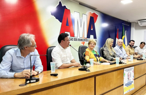 Prefeito de Jundiá participa do encerramento de curso das Competências dos Diretores Escolares