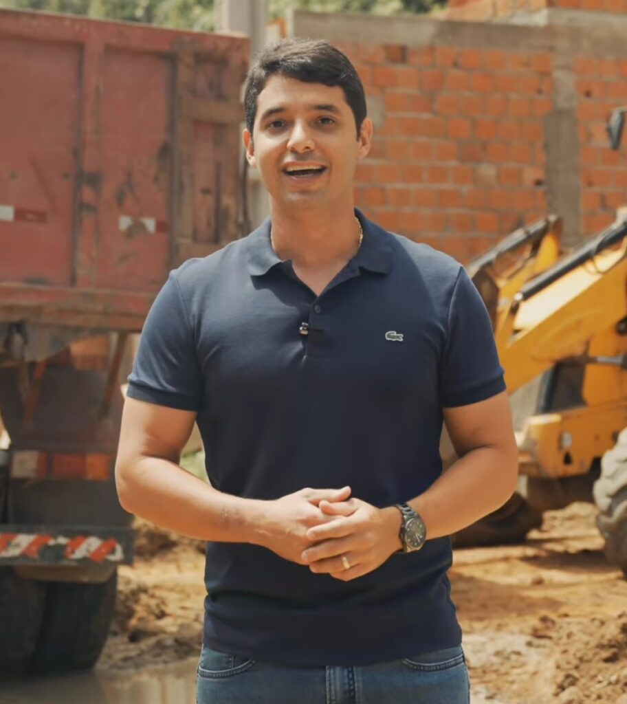 Jequiá da Praia: prefeito Felipe Jatobá visita obra de pavimentação em povoado