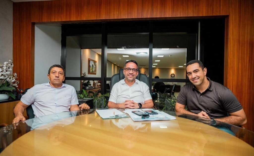 Prefeito Zé Carlos cumpre agenda com governador Paulo Dantas em Maceió