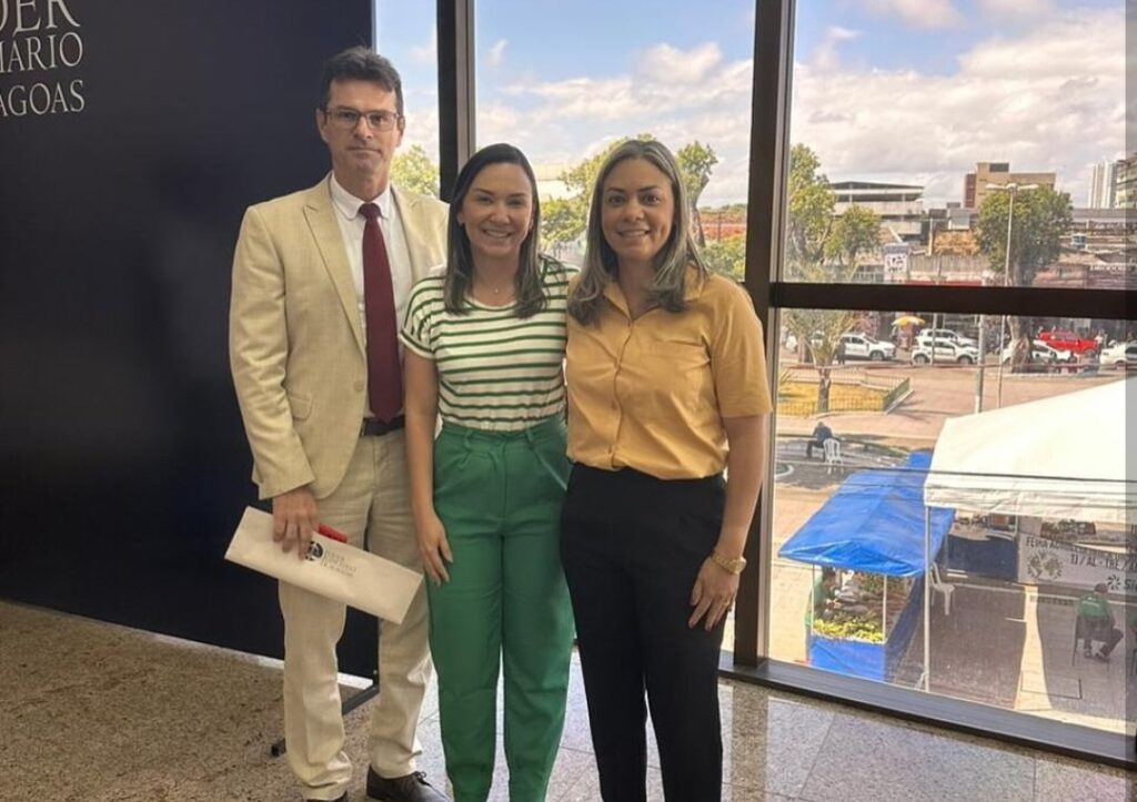 São Luís do Quitunde: prefeita assina acordo para entrada do Programa “Moradia Legal” no município