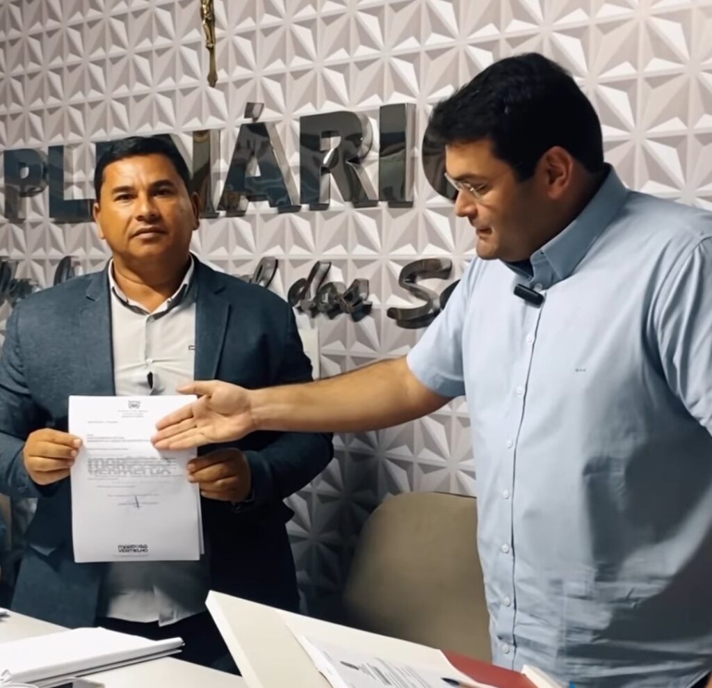 Prefeito André Almeida entrega projeto de lei para rateio de precatórios da Fundef em Mar Vermelho