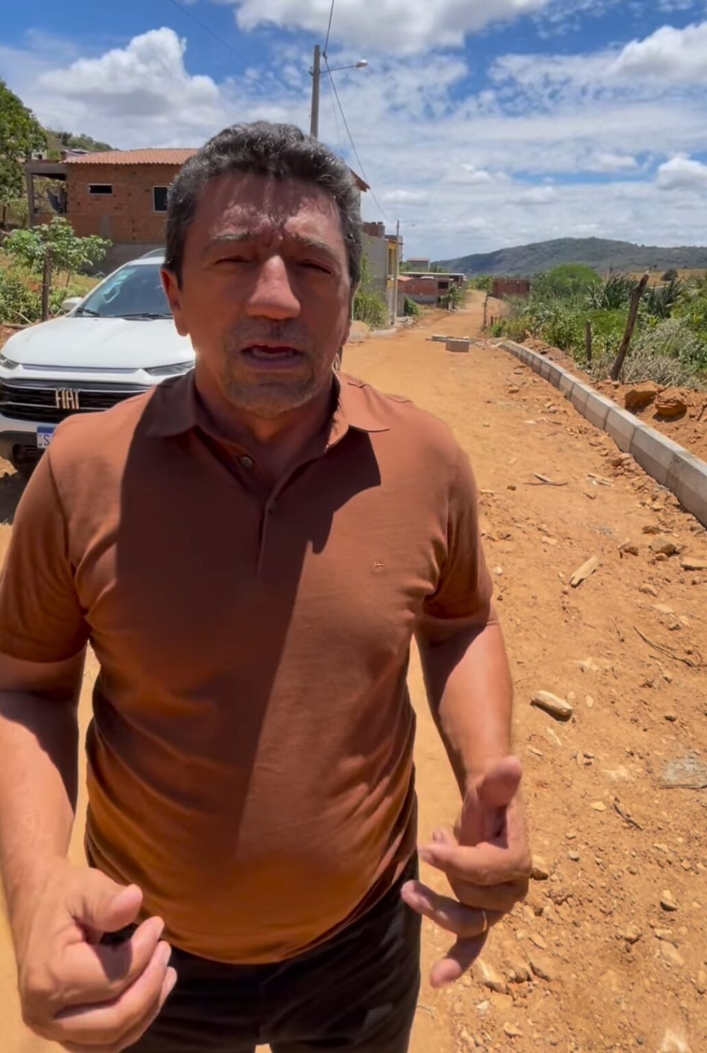 Prefeito Zé Carlos realiza vistoria em obra de pavimentação em Água Branca