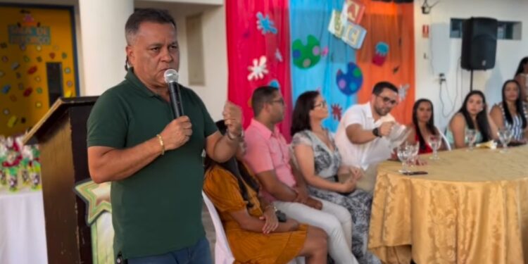 Prefeito de Monteirópolis prestigia formatura do ABC em creche municipal da cidade