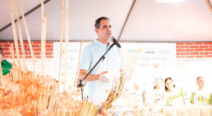 Prefeito de Carneiros participa do lançamento do programa Grão de Ouro