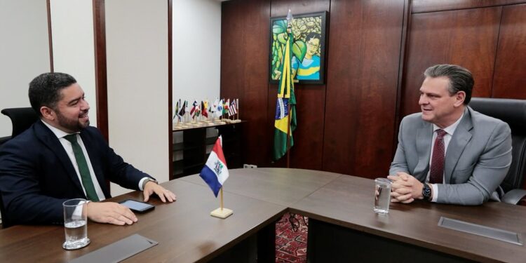 Prefeito de Viçosa se reúne com ministro e garante recursos para reformas da feira livre e do Mercado Municipal
