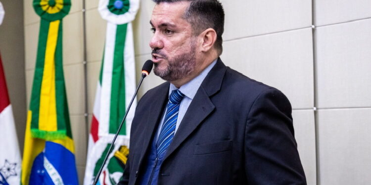 Leonardo Dias apresenta projeto que impede uso comercial de área evacuada pelo afundamento de solo: ”justiça às pessoas que precisaram deixar suas casas”
