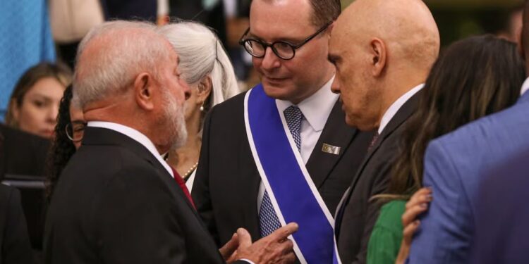 Lula faz confraternização de fim de ano com ministros do STF