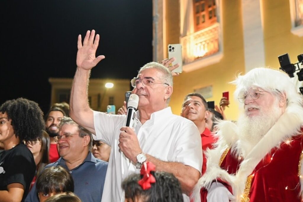 São Miguel dos Campos: prefeito George Clemente marca presença em abertura do “Natal da Gente” na cidade