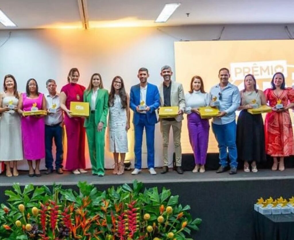 Prefeitura de Olivença recebe prêmio Cria com maior programa social já feito no município