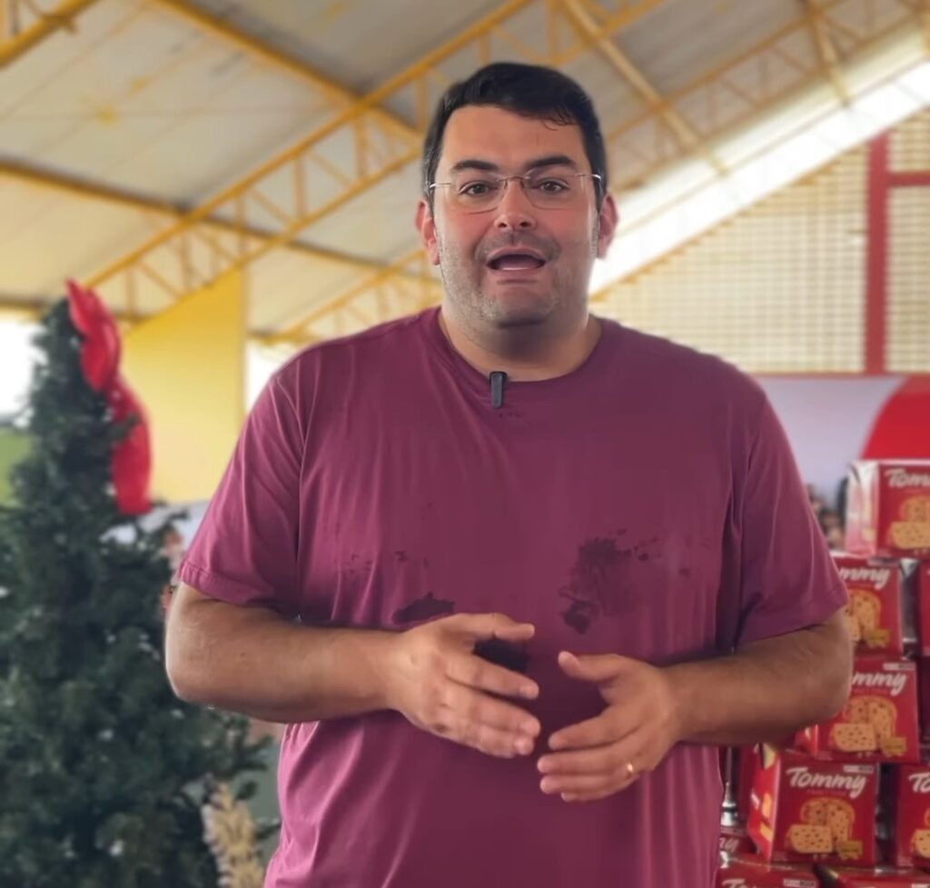 Mar Vermelho: prefeito marca presença na entrega de cestas e prêmios pelo programa “Prato Cheio, Povo Feliz”