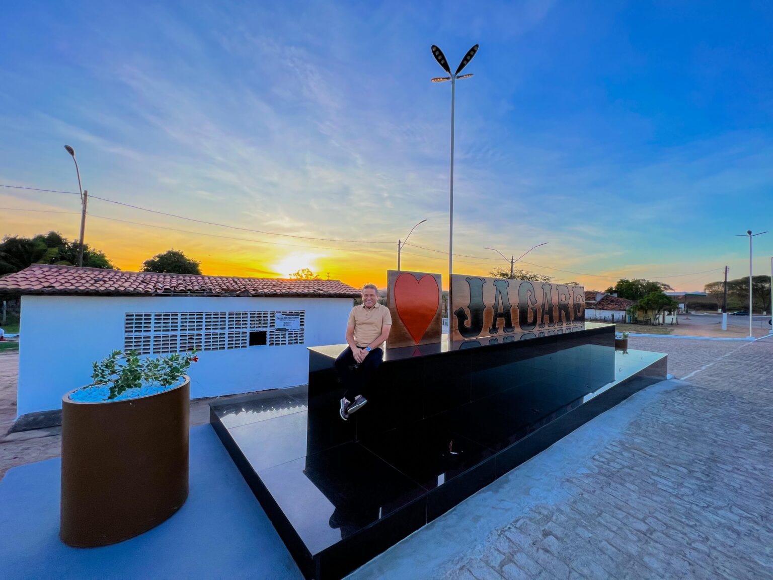 Jacaré dos Homens ganha totem “Eu amo Jacaré”