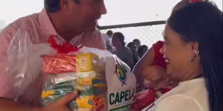 Prefeitura de Capela distribui cestas básicas de Natal