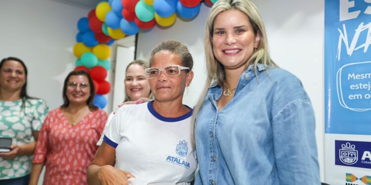 “Um Novo Olhar”: Prefeita Ceci lança programa para fornecer óculos a alunos da EJA em Atalaia