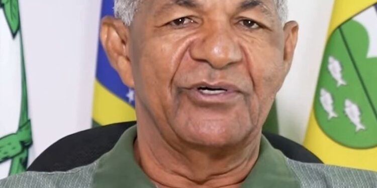 Prefeito Deo anuncia pagamento do 13° salário dos servidores de Japaratinga-AL