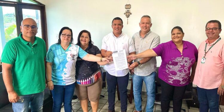 Boca da Mata: prefeito apresenta Projeto de Lei do 15º salário para servidores da Educação