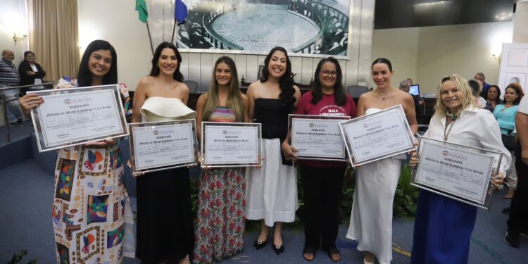 “Um reconhecimento às mulheres que moldam o cenário empreendedor da nossa amada Alagoas” celebra Deputada Gabi Gonçalves na entrega da Comenda de Mérito Vera Arruda