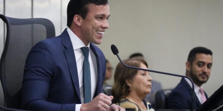 Deputado Delegado Leonam é eleito o melhor parlamentar do ano