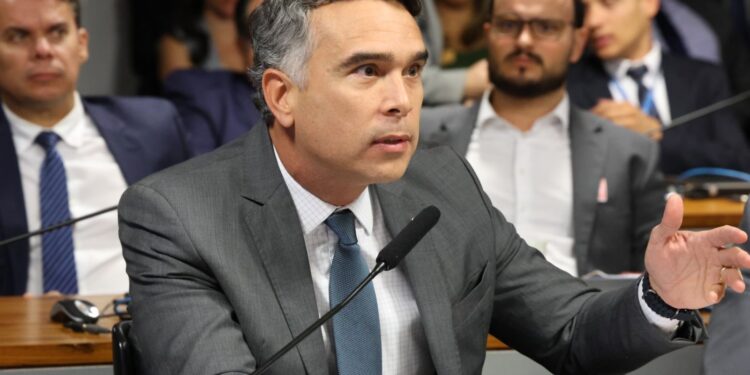 No presidência do MDB de Maceió, Rafael Brito não cumpre a promessa de enquadrar vereadores