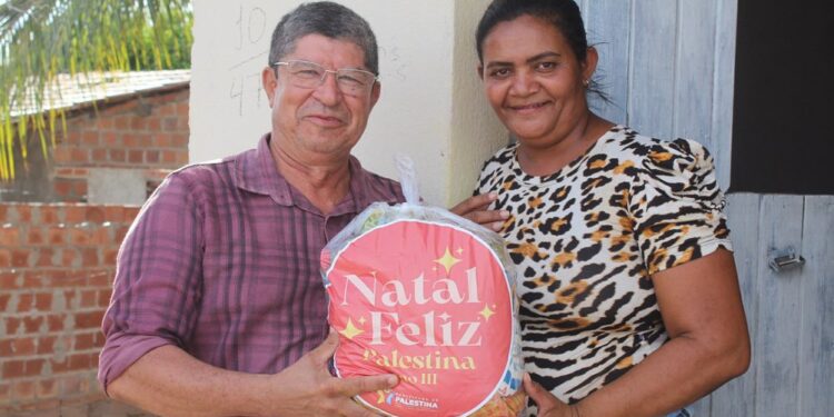 Prefeitura de Palestina realiza entregas de cestas básicas de Natal pela cidade