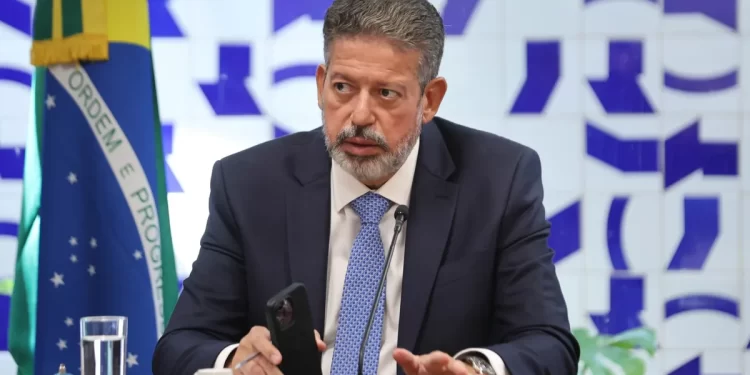 Lira abre 2024 com recado ao STF e fala sobre urgência em exploração de terras