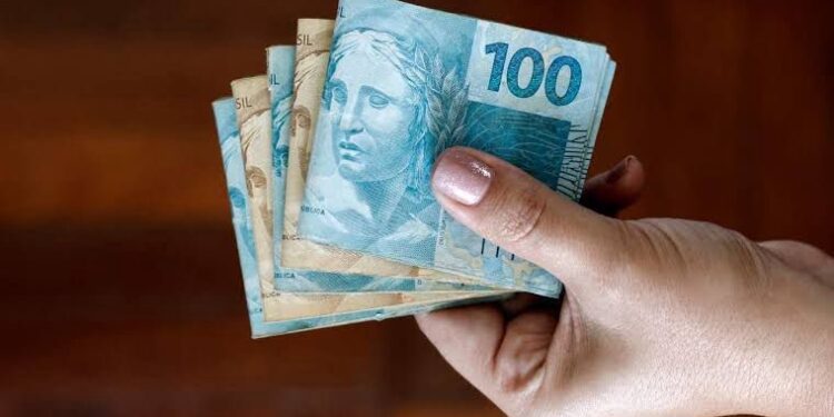 Servidor estadual e pensionistas podem optar por receber o 13º salário no mês de aniversário