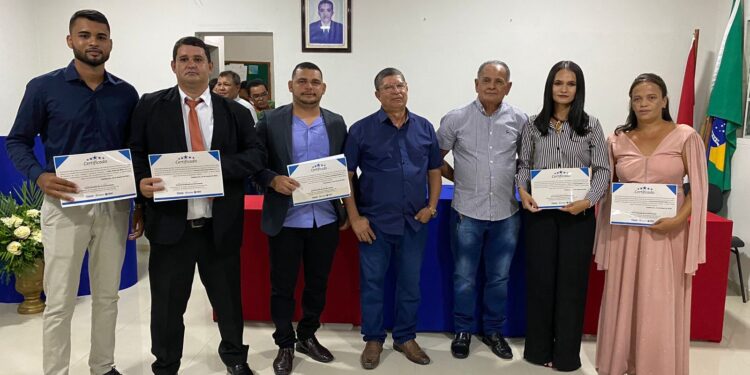 Prefeito Jaime do Mercado marca presença na posse dos Conselheiros Tutelares em Palestina
