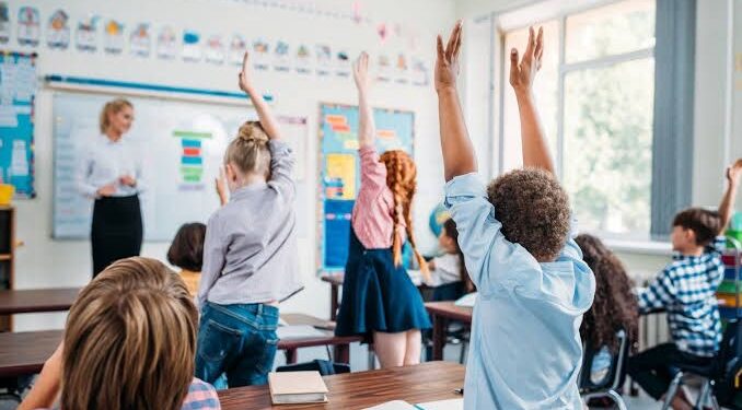 Escolas particulares terão aumento de 9% em 2024