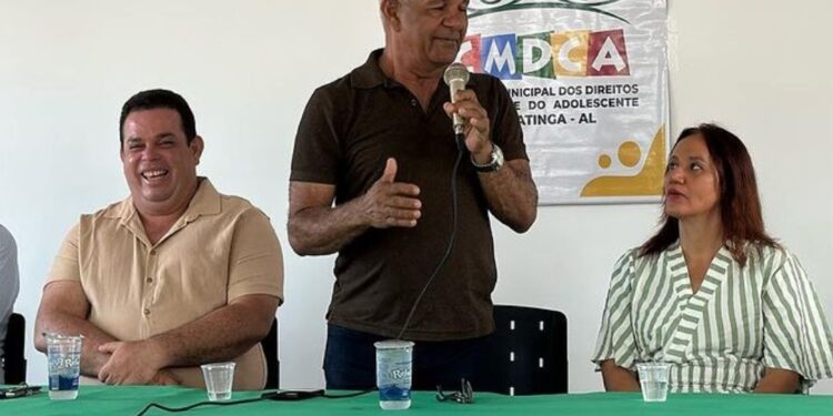 Prefeito Déo e primeira-dama marcam presença em posse dos conselheiros tutelares de Japaratinga