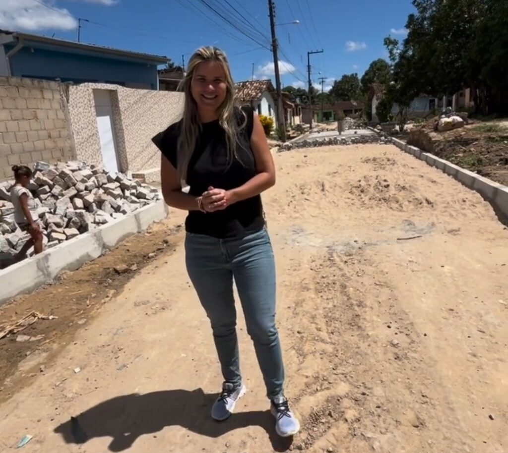 Prefeita Cecilia Hermann visita início de obras pelo programa “Atalaia Novos Caminhos”