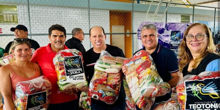 Teotônio Vilela: prefeito realiza entrega de mais de 500 cestas básicas na festividade do Sagrado Coração de Maria no Distrito Gulandim