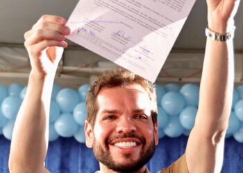 Arlindo Garrote comemora ordem de serviço para pavimentação em Estrela de Alagoas