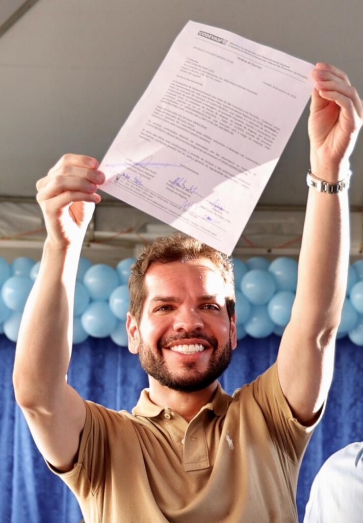 Arlindo Garrote comemora ordem de serviço para pavimentação em Estrela de Alagoas