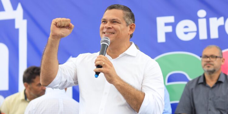 Prefeitura de Feira Grande avança na educação ao investir no transporte escolar universitário